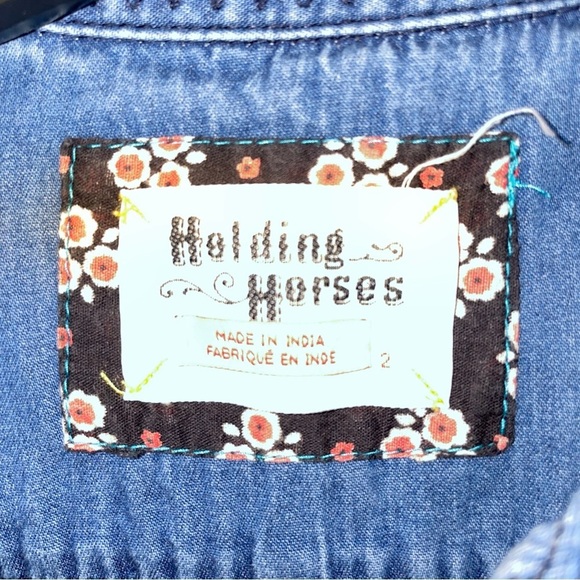 Holding Horses Chambray Button Up with Embroidery Detail Size 2 - Picture 2 of 8